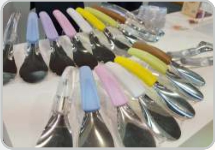 Spatola In Acciaio Con Manico In Plastica Ergonomico ( 10 PZ ) 3 Spatola In Acciaio Con Manico In Plastica Ergonomico ( 10 PZ )